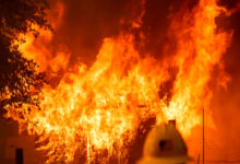 पीतमपुरा इलाके में चार मंजिला बिल्डिंग में आग, फायर ब्रिगेड की आठ गाड़ियों ने आग बुझाई 32 agggggg