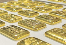 वाराणसी में ट्रेन में दो तस्कर से बरामद किये: 2 करोड़ रु से अधिक कीमत के सोने के बिस्किट 54 sona